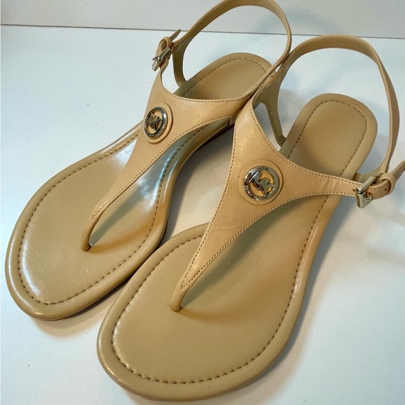 ⬇️MICHAEL Michael Kors Nude/Tan T-Strap Thong Wedge Heel Sandals Women’s Size 9M - Picture 2 of 10